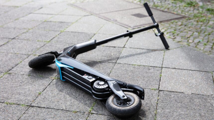 Tragedie în Constanța: O fetiță de 6 ani, lovită de o autoutilitară în timp ce traversa neregulamentar cu trotineta 1 accident grav in constanta o fetita de 6 ani ani care traversa strada pe trotineta prin loc nepermis a fost lovita de o autoutilitara 68debf495236a