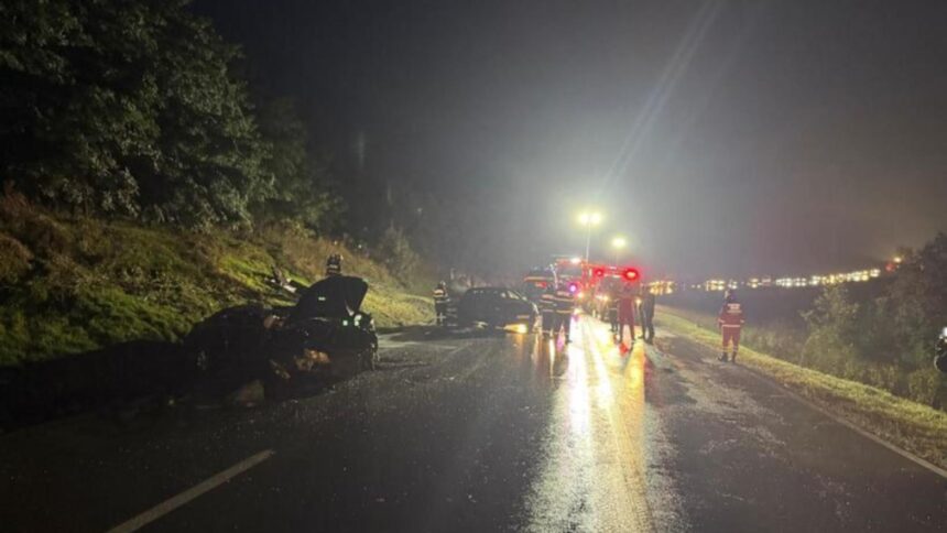 Coliziune devastatoare în Suceava: Trei victime transportate la spital după un carambol cu patru automobile. Traficul a fost paralizat 1 accident grav in suceava trei persoane au ajuns la spital dupa un carambol cu patru masini traficul a fost blocat 68e400aa7cd4d