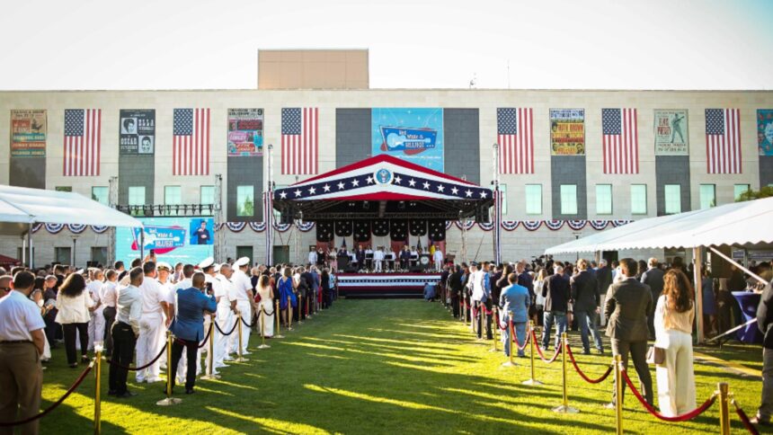 Ambasada Statelor Unite la București suspendă actualizările pe Facebook din cauza lipsei de finanțare 1 ambasada sua la bucuresti anunta intreruperea temporara a actualizarilor pe facebook din lipsa de fonduri 68dcecc016f5e