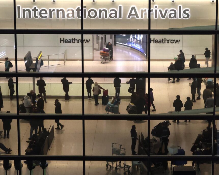 Peste o treime dintre cetățenii UE din Marea Britanie se confruntă cu discriminare din partea autorităților publice 1 at least a third of eu citizens in uk report discrimination by public bodies 68dcf415ae38f