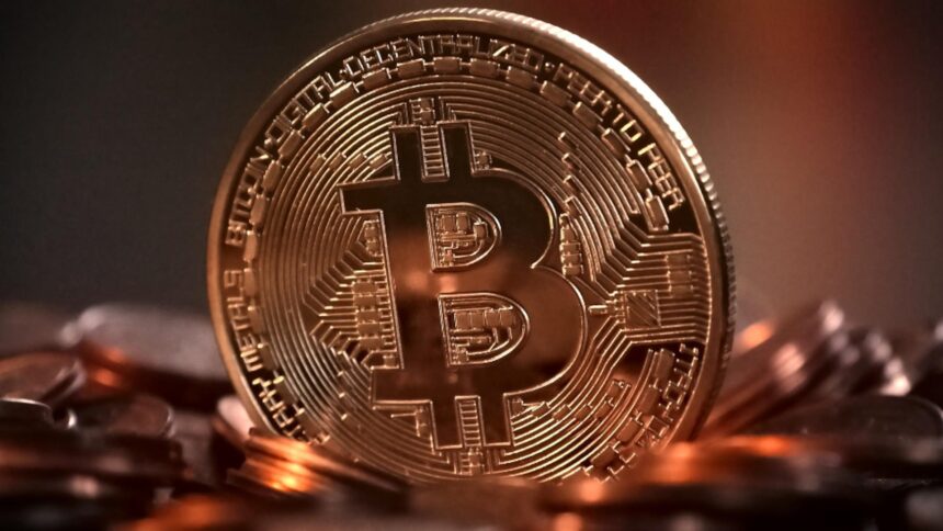 Bitcoin atinge noi culmi istorice. Ce factori contribuie la ascensiunea sa fulminantă? 1 bitcoin a depasit un nou prag istoric ce alimenteaza cresterea exploziva a monedei virtuale 68e216e33c4c9