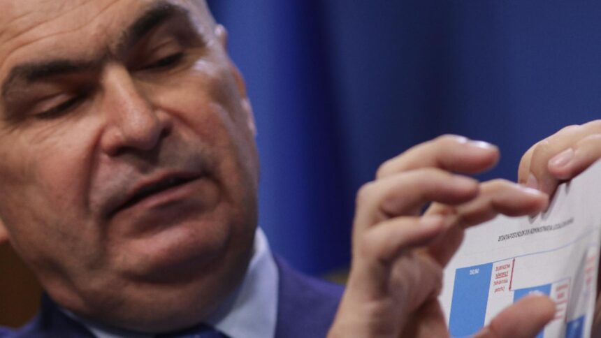 Bolojan propune o transformare în sistemul de ordine publică: „Reducem personalul din dispecerate, creștem prezența pe teren.” 1 bolojan vrea reforma in domeniul ordinii publice mai putini oameni in dispecerate mai multi pe teren 68dfd77f56031