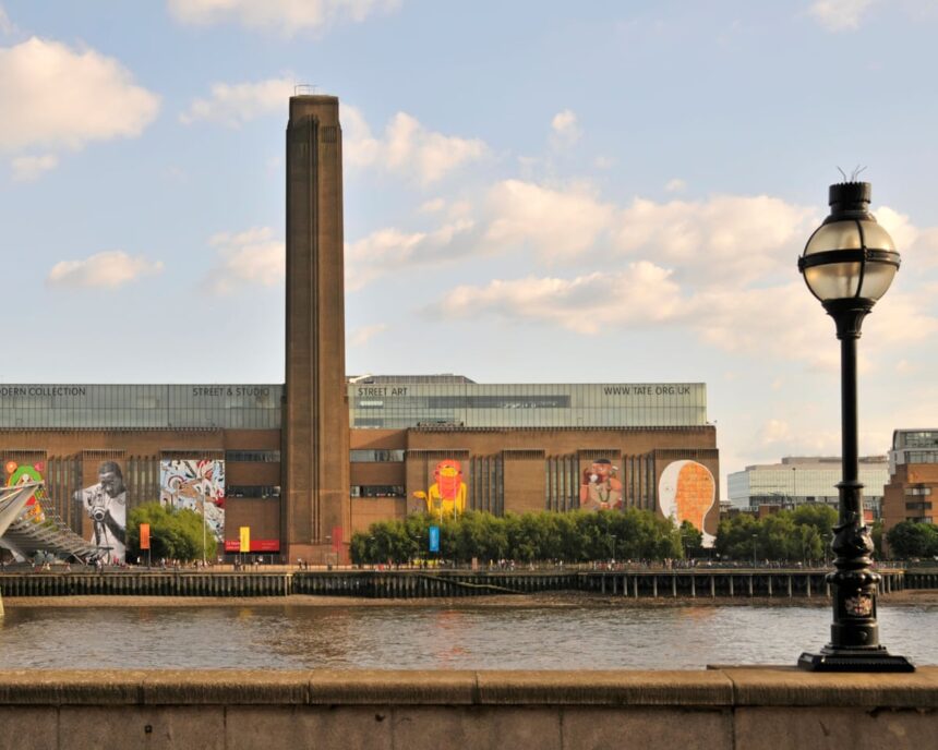 Băiatul aruncat de la Tate Modern își recuperează abilitățile 1 boy thrown from tate moderns 10th floor can now run and swim says family 68fefd06cad6b