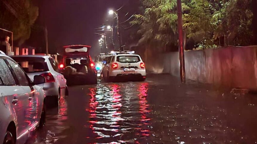 Alertă maximă în București: 38 de misiuni ale pompierilor din cauza furtunilor, zeci de apeluri la numărul de urgență 112. Raportul ISU 1 cod rosu in capitala 38 de interventii ale pompierilor din cauza ploilor torentiale zeci de apeluri la 112 bilantul isu 68e5e7f79f342
