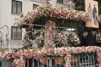 credinta si speranta la iasi zeci de mii de pelerini la racla sfintei parascheva unii au avut nevoie de ajutor medical 68ea22cab4634