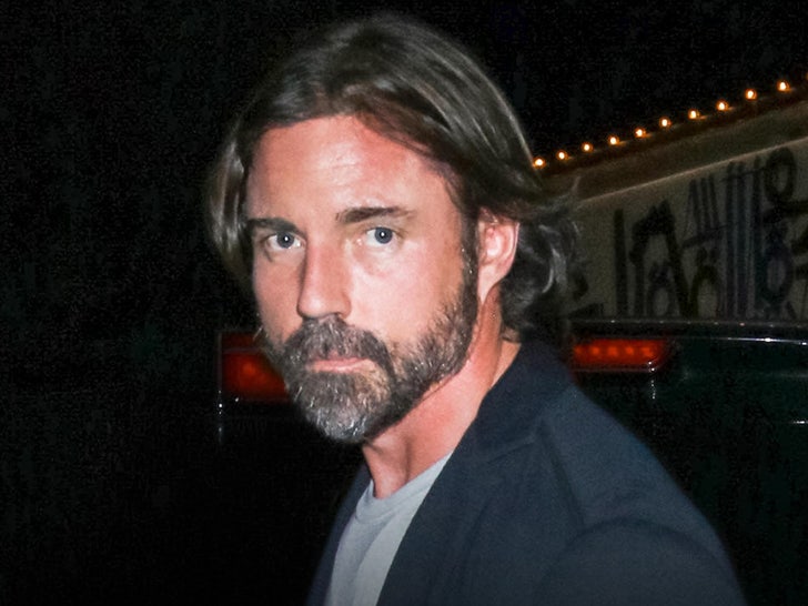 Soțul separat de Denise Richards, Aaron Phypers, a fost eliberat din închisoare cu o cauțiune de 200.000 de dolari 1 denise richards estranged husband aaron phypers out of jail on 200k bond 68f386a93b0c0