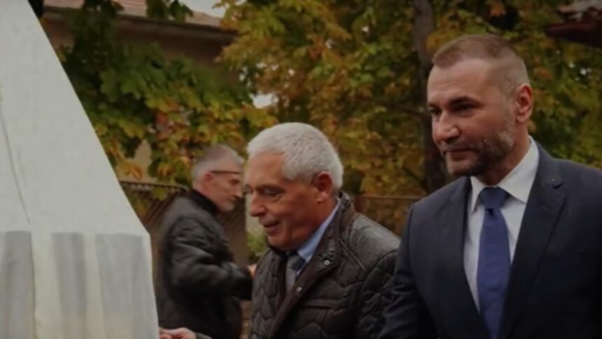 Deputatul AUR Gabriel Florea oferă Muzeului Românesc din Pordim un bust al Regelui Carol I, un act cu o semnificație istorică și simbolică profundă 1 deputatul aur gabriel florea a donat muzeului romanesc din localitatea pordim bustul regelui carol i intr un gest cu o profunda semnificatie istorica si simbolica video 68e3d887dc21e