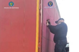 doi tineri palestinieni descoperiti ascunsi in semiremorca unui tir pe dn5 in judetul giurgiu 68e8be8a23b82