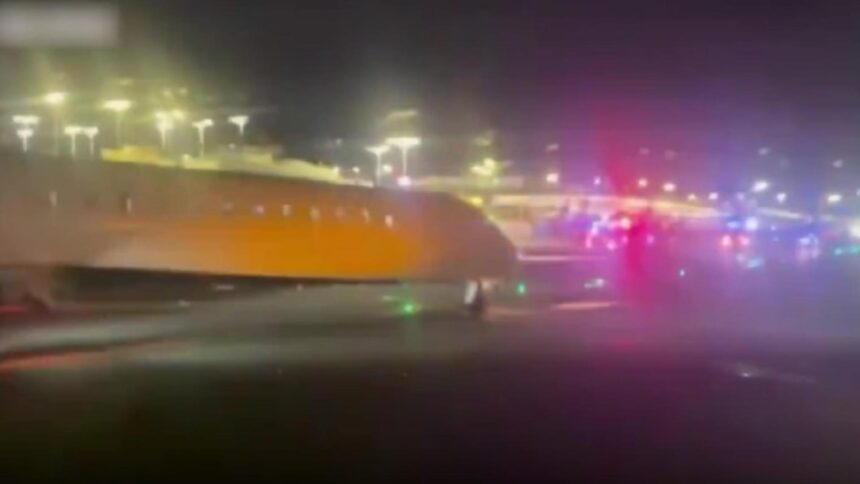 Coliziune aeriană în New York: Zeci de pasageri afectați și răniți în accident 1 doua avioane cu zeci de pasageri s au ciocnit in new york mai multi oameni raniti 68de84c58db27
