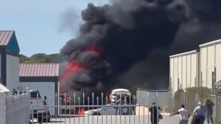 Tragedie în Texas: Doi oameni își pierd viața într-un accident aviatic lângă un aerodrom 1 doua persoane au murit dupa ce un avion s a prabusit in apropierea unui aerodrom din texas 68eca071a96d5