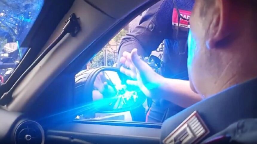 doua romance amenintate cu arma si fortate sa consume cocaina 68de4a1005116