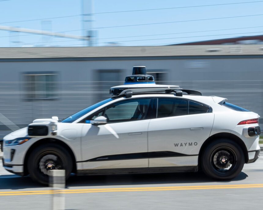 Taxiuri fără șofer de la Waymo vor circula pe străzile Londrei anul viitor, anunță compania americană 1 driverless taxis from waymo will be on londons roads next year us firm announces 68ef67fbc4057