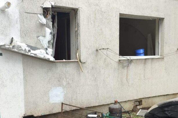 explozie la parterul unui bloc de garsoniere din murfatlar un barbat de 65 de ani a fost dus la spital 68e0e621ca0a6