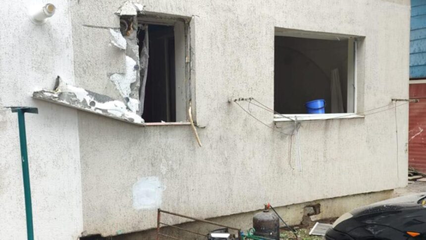 Deflagrație într-un bloc de garsoniere din Murfatlar: un bărbat de 65 de ani a fost transportat de urgență la spital 1 explozie la parterul unui bloc de garsoniere din murfatlar un barbat de 65 de ani a fost dus la spital 68e0e621ca0a6