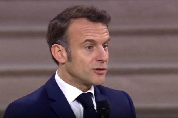 franta se clatina din temelii presiune uriasa pe emmanuel macron presedintele francez presat sa demisioneze 68ea9e12aa792