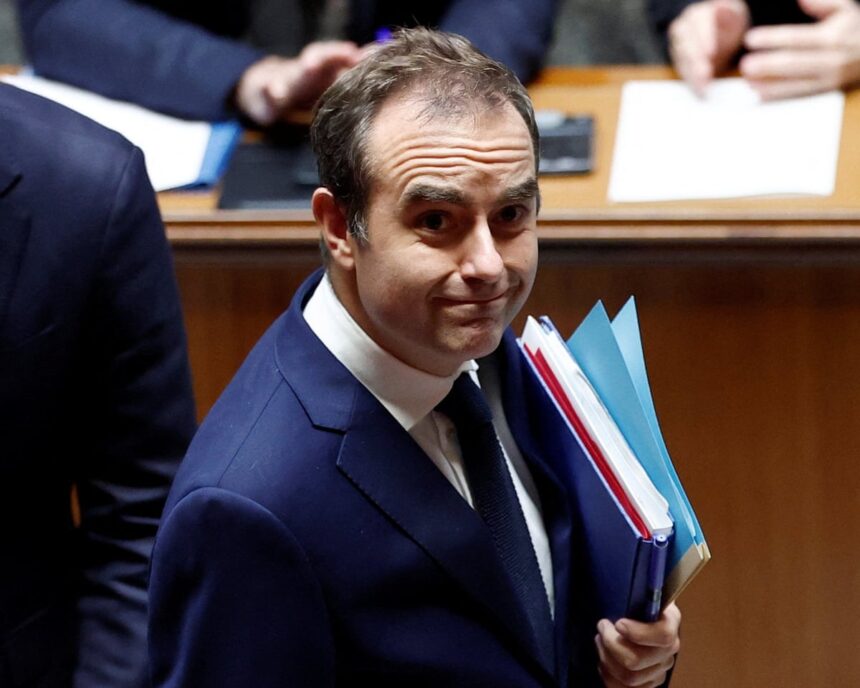 Premierul Franței depășește cu succes două moțiuni de cenzură 1 french prime minister survives two no confidence votes 68f0dca412dc5