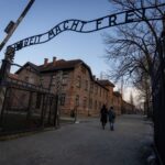 Dentiștii germani comemorează abuzurile din timpul nazismului 3 german dentists hold memorial recognising sadistic practices of profession under nazis 69035531d5387