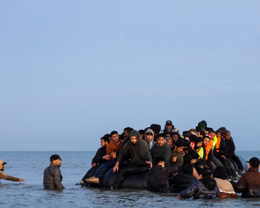 Organizațiile pentru drepturile omului solicită Franței să oprească tratatul „unul intră, unul iese” cu Regatul Unit 1 human rights groups call for france to suspend one in one out treaty with uk 68edfa5a23b85