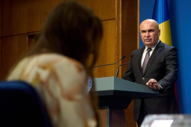 ilie bolojan taie de la educatie ca sa dea bani la partide rectificare cu dedicatie pentru clasa politica in timp ce romanii strang cureaua 68de3ab1e2f67