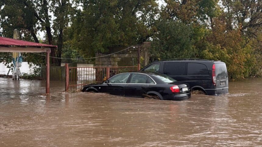 Coșmarul continuă pentru constănțeni! Meteorologii au EXTINS codul ROȘU de precipitații intense 1 inca 3 ore de cosmar pentru constanteni meteorologii au prelungit codul rosu de ploi abundente 68e659ed8bca1