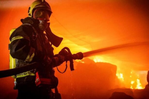 incendiu devastator intr un bloc din constanta o victima dupa ce apartamentul i a fost mistuit de flacari 68e888bb567d7