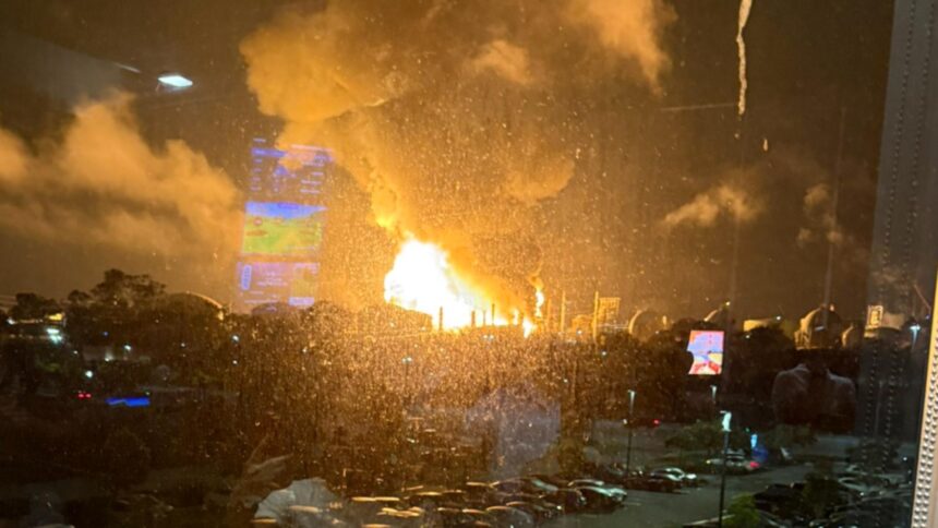 Flăcări uriașe izbucnesc după o explozie la rafinăria Chevron din California, cea mai mare din vestul Americii 1 incendiu masiv dupa o explozie la rafinarie chevron din california cea mai mare din vestul sua foto video 68dfa2c5726ae