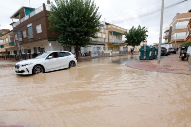 inundatii masive in spania mii de oameni evacuati si strazi acoperite de ape 68eb710572866