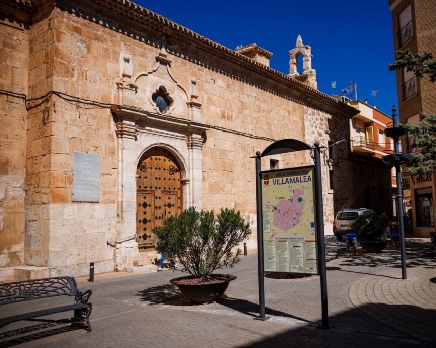 „O lecție de umanitate: cum o mică localitate din Spania a captat atenția prin poziția sa față de imigrație.” 1 its a question of humanity how a small spanish town made headlines over its immigration stance 68ea64dda180b