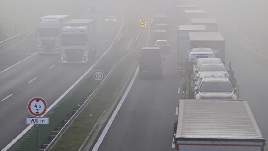 Atenționare de vreme severă pentru mai multe județe! Vizibilitatea scade sub 50 de metri în zone izolate 1 mai multe judete sub atentionare nowcasting de vreme severa imediata vizibilitatea redusa izolat sub 50 de metri 68e49b5870947