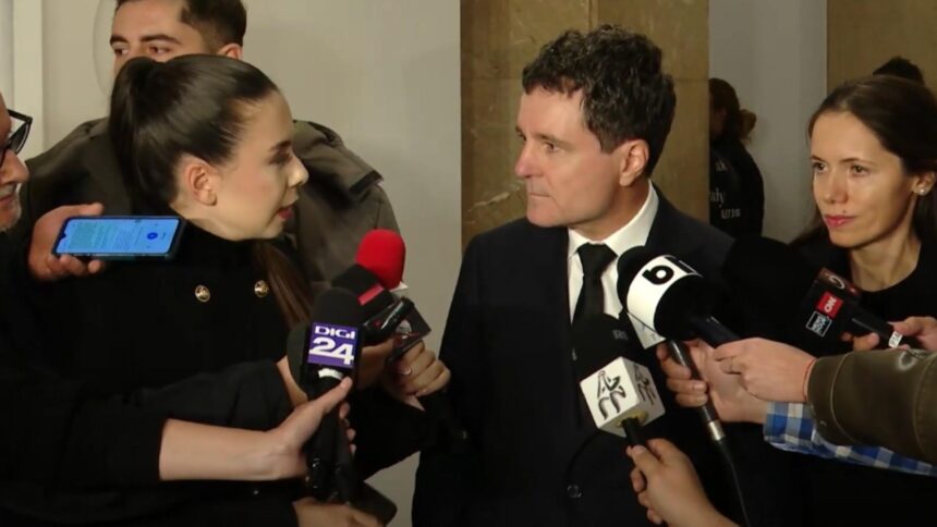 Nicușor Dan evită confruntarea cu jurnaliștii de la Realitatea Plus și nu explică motivele implicării sale în dosarele judiciare 1 nicusor dan fuge de intrebarile jurnalistilor realitatea plus refuza sa raspunda de ce se implica direct in dosarele din justitie video 68e00af644a7f