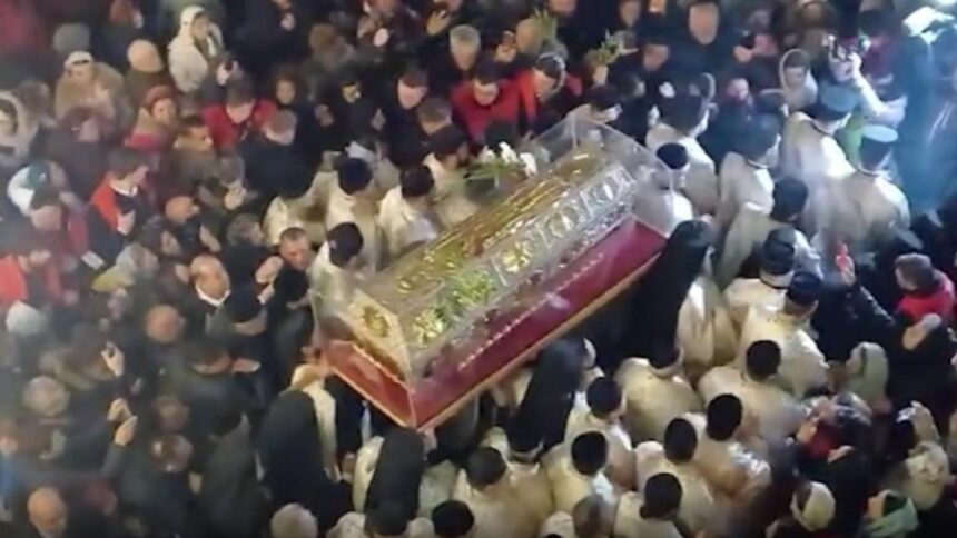 Pelerinaj de proporții: sute de mii de credincioși se îndreaptă spre Iași 1 pelerinaj impresionant sute de mii de credinciosi asteptati la iasi 68e68d664605d