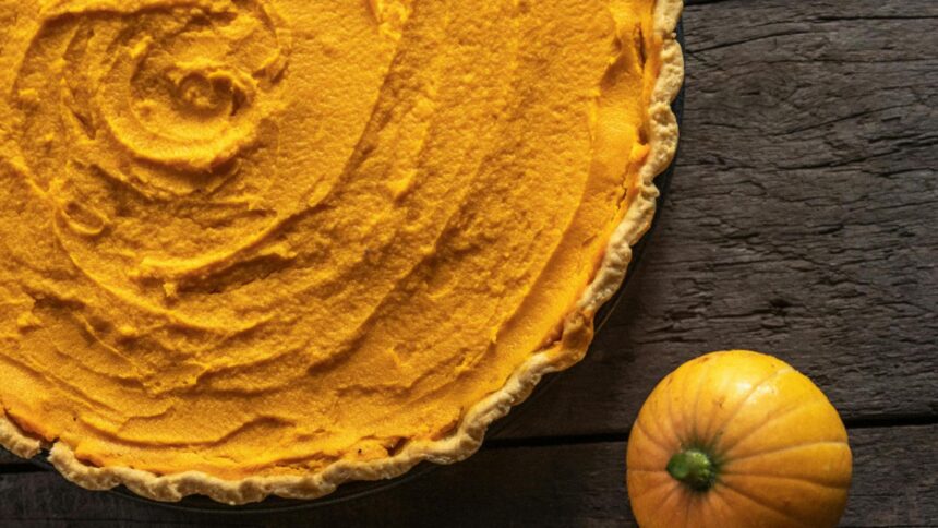 Deliciul toamnei: Plăcinta cu dovleac, un desert plin de vitamine și energie 1 placinta cu dovleac desertul de toamna bogat in vitamine si foarte hranitor 68de71f22bb57