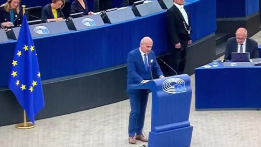 Rareș Bogdan, pledoarie pasională în Parlamentul European: „Îl așteptăm pe Putin cu tancul pentru a acționa?” 1 rares bogdan discurs incendiar in parlamentul european asteptam sa vina putin cu tancul ca sa intervenim 68e67ba61826f