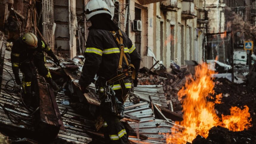 Ucraina în criză: Harkov sub focul atacurilor aeriene rusești, cu șase victime raportate 1 razboi in ucraina ziua 1316 explozii si incendii la harkov dupa un raid aerian rusesc cel putin sase raniti live text 68dcc51b61e26