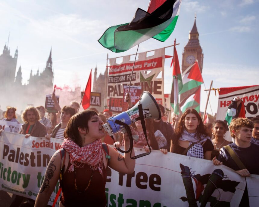 Dreptul la protest este supus unui atac persistent în Occident, relevă un raport 1 right to protest is under sustained attack in the west report finds 68ee0f588b044