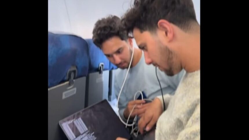 Incident surprinzător pe un zbor Tarom: doi francezi au preluat controlul sistemului de divertisment pentru a se juca Mario 1 scandal la bordul unui avion tarom doi francezi au piratat sistemul video ca sa se joace mario 68e3e0d99793a