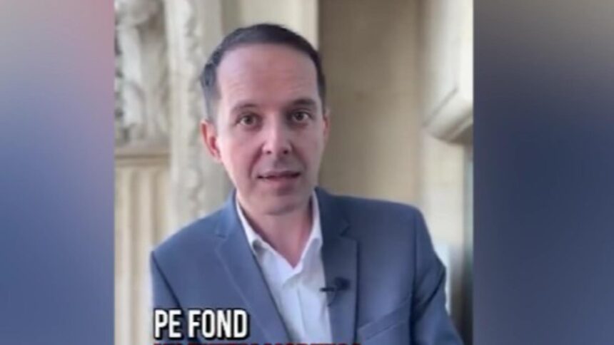 Controversa CCR: Reziștii intenționează să transforme Constituția. Îndemnuri aprinse pentru desființarea Curții Constituționale 1 scandalul ccr rezistii vor sa modifice constitutia au luat foc si cer desfiintarea curtii constitutionale 68f77a8881139