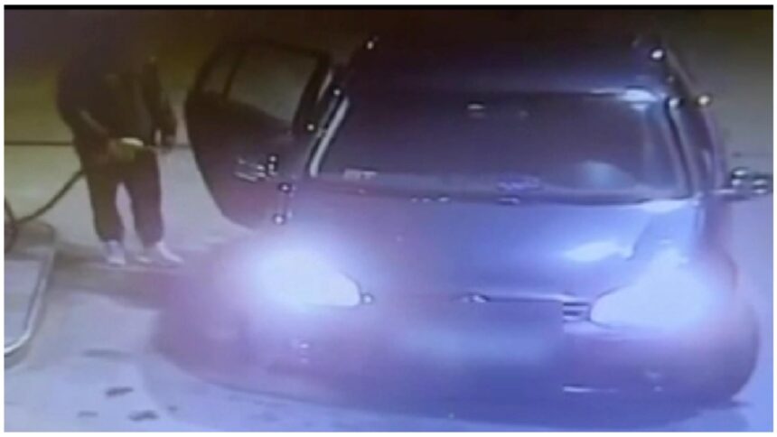 Momente de groază într-o benzinărie din Timișoara: Un bărbat și-a turnat combustibil pe corp și pe autoturism, amenințând că se va autoincendia 1 scene socante intr o benzinarie din timisoara un barbat a turnat carburant pe el si masina sa iar apoi a amenintat ca isi da foc 68e8df7b349dd