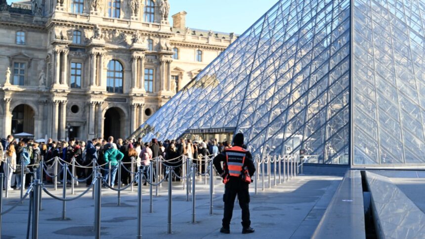 Spargerea de la Louvre: 5 arestări, suspectul principal prins 1 spargerea de la louvru 5 noi arestari inclusiv un suspect principal 690336771402e