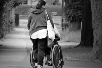 sumele stupefiant de mici pe care le primesc copiii cu nevoi comparatie cat primeste un copil fata de cat primeste un parlamentar 68ed273a870c4