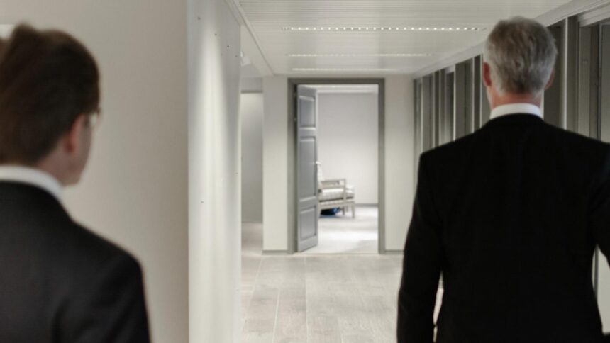 Primăriile în criză: 10.000 de angajați dați afară și reduceri salariale. Coaliția conturează viitorul reformei 1 surse 10 000 de concedieri si salarii taiate in primarii coalitia a decis cum se face reforma 68de2393d7c70