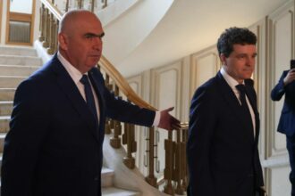 tandemul infometat nicusor bolojan nu renunta la putere nicusor dupa decizia ccr bolojan nu trebuie sa si dea demisia 68f74f5cbe904
