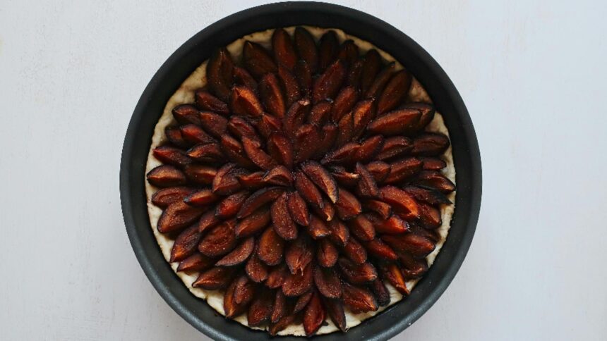 Tartă delicioasă cu prune: Rețeta perfectă pentru serile de toamnă 1 tarta cu prune reteta unui desert ideal pentru zilele de toamna 68de4ee342b10