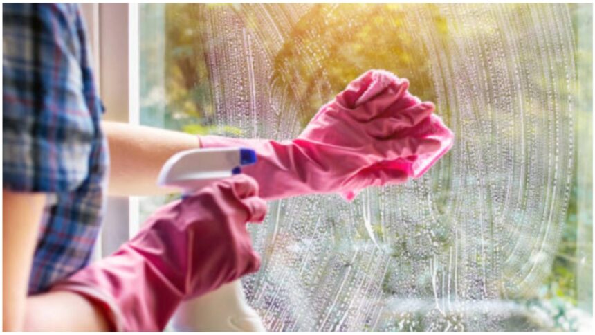 Secretul simplu și accesibil pentru feroneria strălucitoare a feroneriilor tale, dezvăluit de un specialist 1 trucul simplu si ieftin care iti face ferestrele sa straluceasca un expert a dezvaluit secretul 68dd40041b043