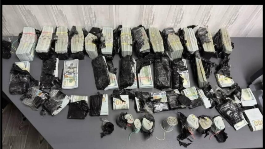 O femeie din Ucraina, prinsă la frontieră cu un milion de euro ascuns lângă motorul mașinii 1 ucraineanca oprita la granita cand voia sa intre in romania cu un milion de euro banii erau ascunsi langa motorul masinii 68e95a54bd456