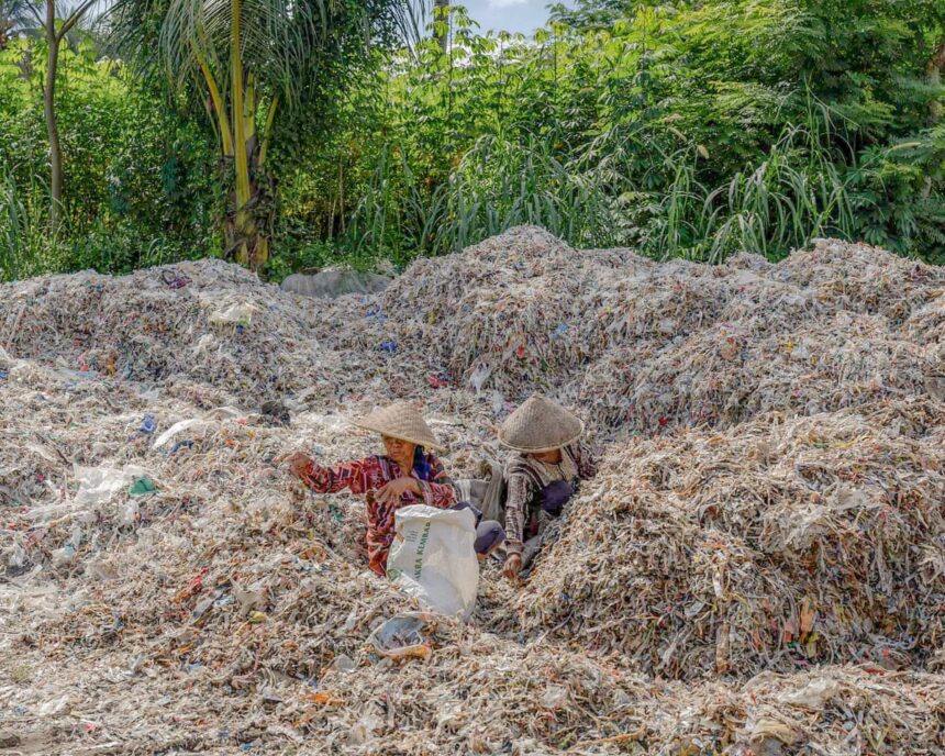 Exporturile de deșeuri plastice din Marea Britanie către țările în dezvoltare au crescut cu 84% într-un singur an, conform datelor disponibile 1 uk plastic waste exports to developing countries rose 84 in a year data shows 68e613bc89f12