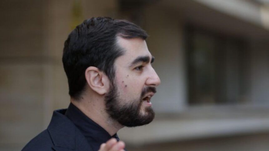 Un parlamentar USR denunță intențiile Guvernului de a păstra pensiile speciale și de a pregăti o nouă creștere a impozitelor 1 un deputat usr acuza guvernul ca nu intentioneaza sa elimine pensiile speciale ci pregateste terenul pentru o noua majorare a taxelor 68f6674f2e9f9