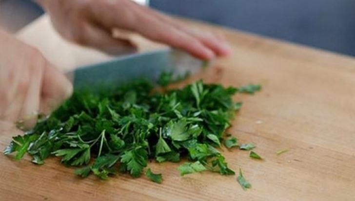 Plantele verzi care oferă maximum de nutrienți cu minimum de calorii 1 verdeata care furnizeaza cei mai multi nutrienti la cel mai mic numar de calorii 68e76182b6546