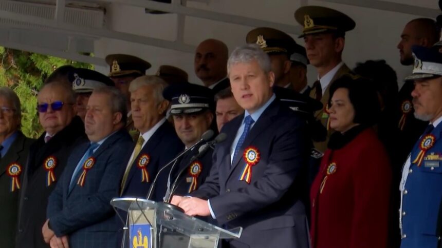 Vicepremierul Cătălin Predoiu îndeamnă studenții din anul I ai Academiei de Poliție A. I. Cuza: “Aspirați mereu la excelență!” 1 vicepremierul catalin predoiu indemn mobilizator pentru studentii din anul i ai academiei de politie a i cuza sa fiti mereu de nota 10 video 68e8e3ee84e5c