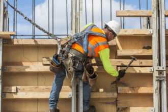 afaceri romanesti sustinute cu muncitori straini sunt oameni buni vreme buna si bani buni 69295d40354b5